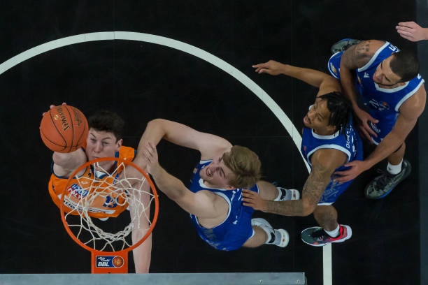 露出他们在 露出他们在