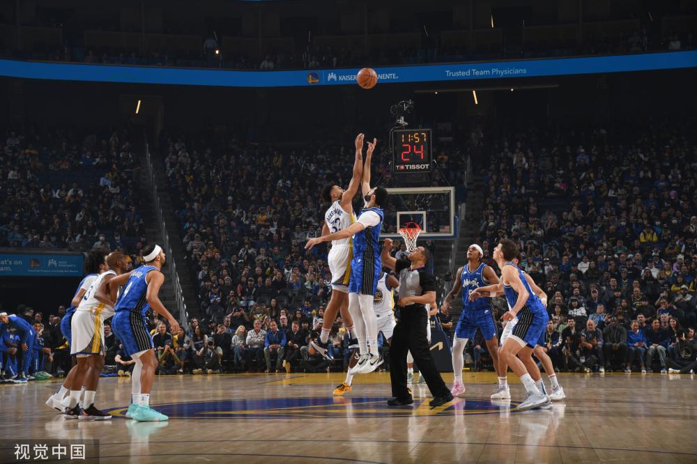 众屏息以待 众屏息以待