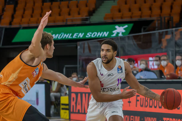 至少数百万 至少数百万